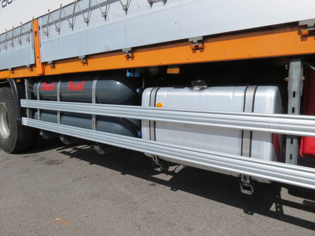 El Stralis Dual-Fuel cuenta con dos dépositos, para gasóleo y para el Gas Natural Comprimido