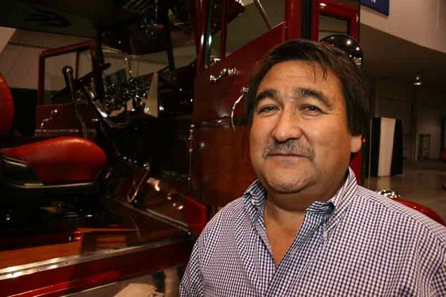 Juan González es uno de los propietarios del espectacular Pete de A&amp;L Truck Supply.