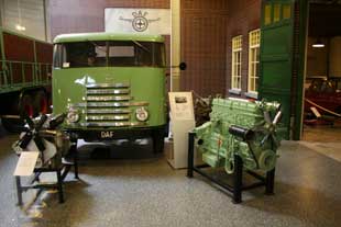 Los primeros DAF fabricados después de 1949 ofrecían motores Hércules de gasolina o Perkins diésel.