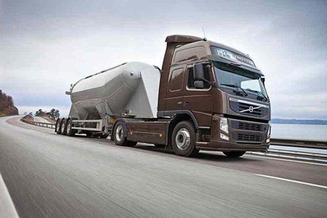 El Volvo FM es un camión compacto y de baja tara apto para transporte pesado y recorridos medios/largos.
