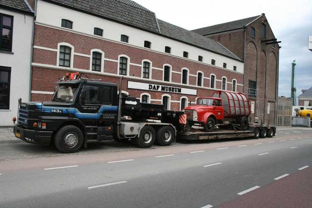 Una nueva entrega para la colección de camiones clásicos del museo DAF de Eindhoven; un veterano recogedor de basura.