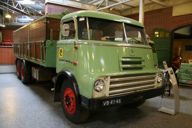 Con licencia de Leyland DAF lanzó su primera gama pesada que incorporaba motores de fabricación propia.