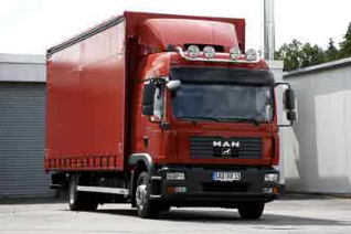 Rígido MAN TGM con cabina dormitorio.