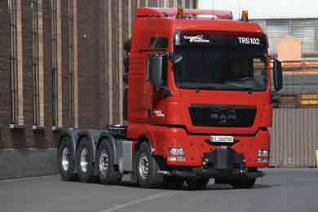 Tractora MAN TGX de transportes especiales 8X4.