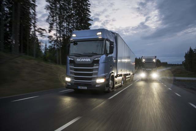 Los faros de largo alcance en el techo dan más personalidad al nueco Scania R y S.