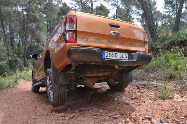 Equipa suspensión trasera con ballestas