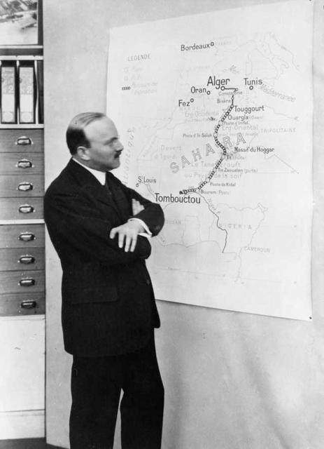 André Citroën preparando la aventura que cruzó el Sahara.