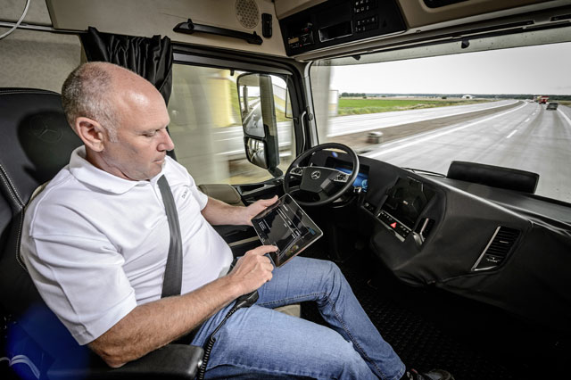 Mercedes Benz ya tiene listo el piloto automático para camiones.