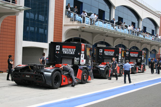 Los Renault Premium Corse del team MKR.