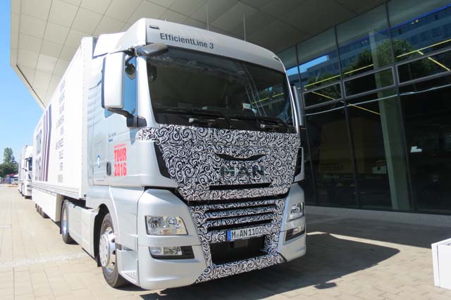 La tercera generación del MAN TGX Efficientline iniciando su tour de consumo desde la factoría de Munich.