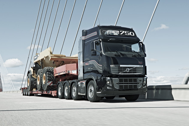 El uso más lógico de este FH 16 campeón de potencia es en los transportes especiales donde se aprovechan sus 750CV.