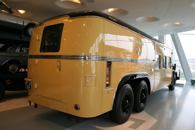 El viejo furgón postal 6x4 disponía de un motor diesel de 11,2 litros que rendía 150 CV.