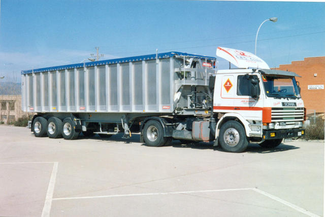 Con este SCania de 40 toneladas empezaron las rutas al otro lado de los Pirineos.