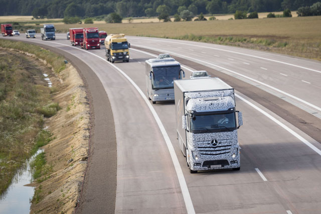 A partir de 2025 veremos en las principales rutas europeas vehículos con piloto automático.