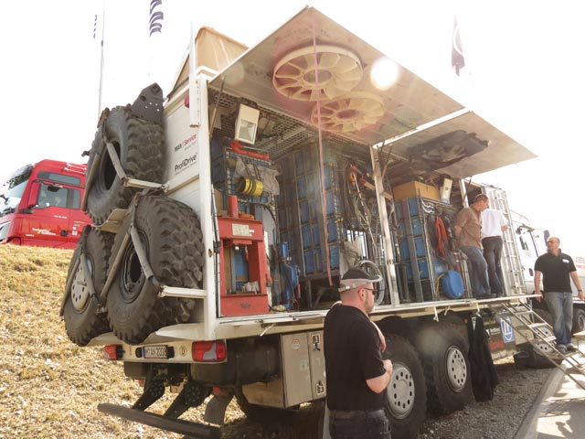 Camión MAN 6x6 utilizado como asistencia en el Dakar.