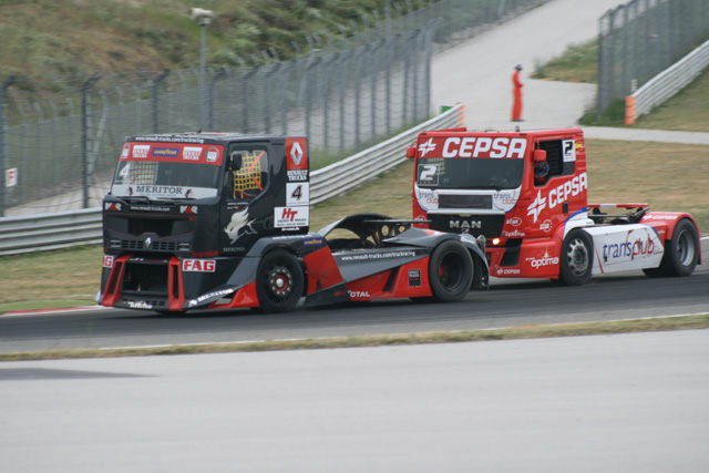 Oestreich con su Premium Corse es el piloto de Renault más destacado, en tercer puesto de la general tras Antonio Albacete.