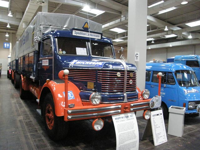 Tren de carretera Krupp Mustang de 1957, utilizado en el largo recorrido.