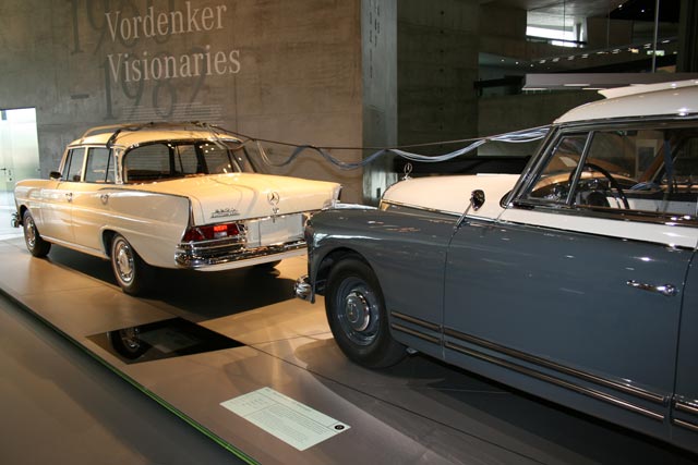 ¿Dos coches unidos por cables?