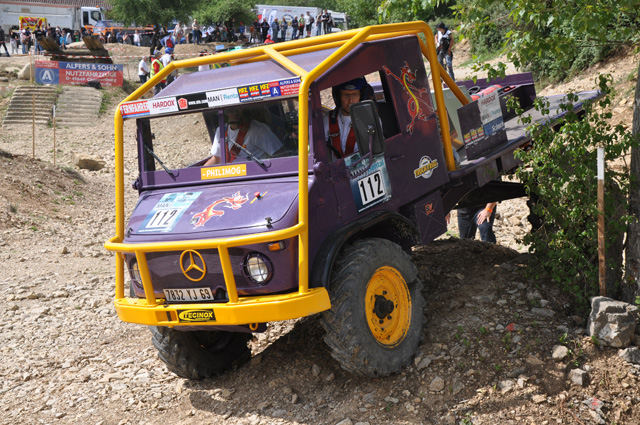 Los pequeños Unimog 4X4 de Mercedes son el camión más abundante en este campeonato.