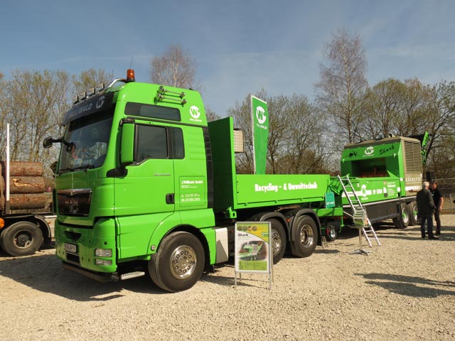 Tractora MAN TGX en configuración de tres ejes 6x2.