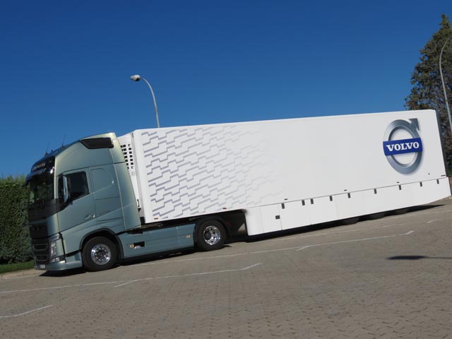 Para el largo recorrido con 40 toneladas el motor euro 6 Volvo D13 con 460 CV y 2.300 Nm resulta idóneo.
