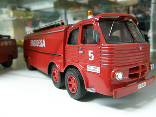 Curiosa versión de bomberos tres ejes del Pegaso