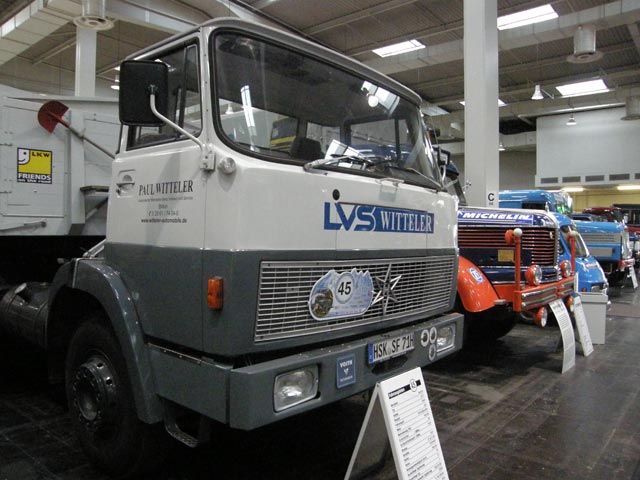 La última generación de Henschel, un modelo de 1972 con 240 CV y cabina abatible de línea moderna.