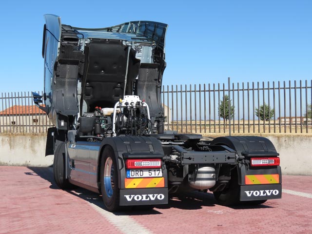 La tractora de pruebas Volvo FH 460 Euro 6 equipa el chasis de altura media de los ofrecidos por el fabricante.