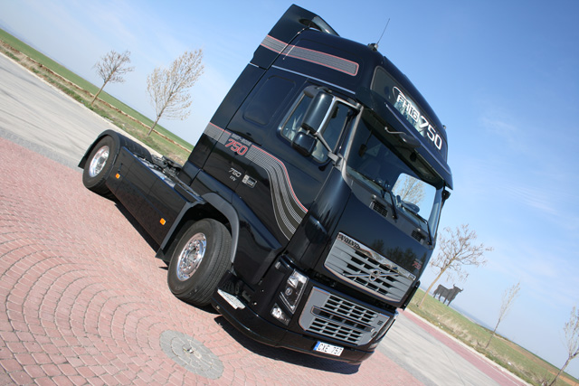 La serie limitada del Volvo FH16 ofrece 750 espectaculares CV de potencia máxima.