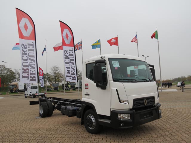 Los Renault Serie D cabina 2 metros equipan el motor DTI3 en versiones de 150 y 180 CV.