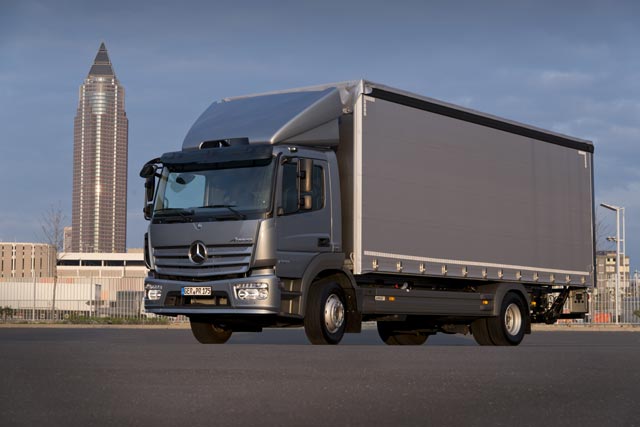 El Mercedes Benz Atego puede equipar caja manual o la electrónica Powershift 3.