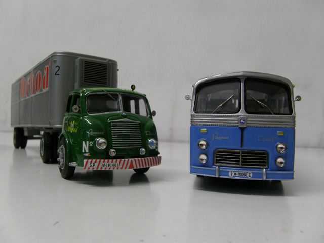 Dos creaciones bajo la marca de Pegaso, la tractora Mofletes y el autocar autoportante, reproducidos por Modeltrans.