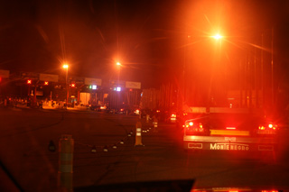 El convoy a la entrada del túnel del Cadí, pagar peaje para evitar un peligroso puerto de montaña.