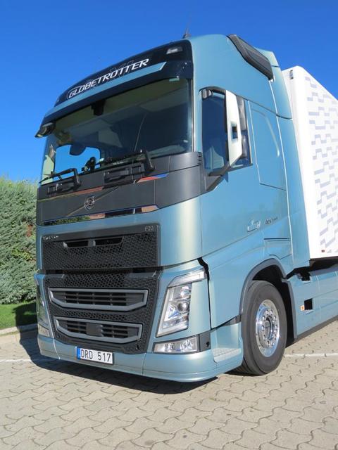 El frontal superior redondeado ayuda a mejorar la aerodinámica del Volvo FH Globetrotter XL.