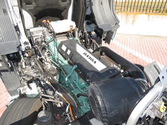 El motor D13 de seis cilindros en línea de Volvo en su versión 460CV Euro 6.