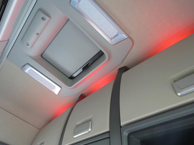 Disponemos de iluminación regulable en el interior.