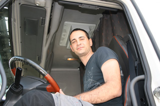 Iván García, un joven transportista autónomo, al volante de su FH 16 de 660CV.