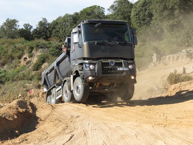 El Renault Serie K 8x4 Xtrem soporta hasta 50 toneladas de peso máximo.