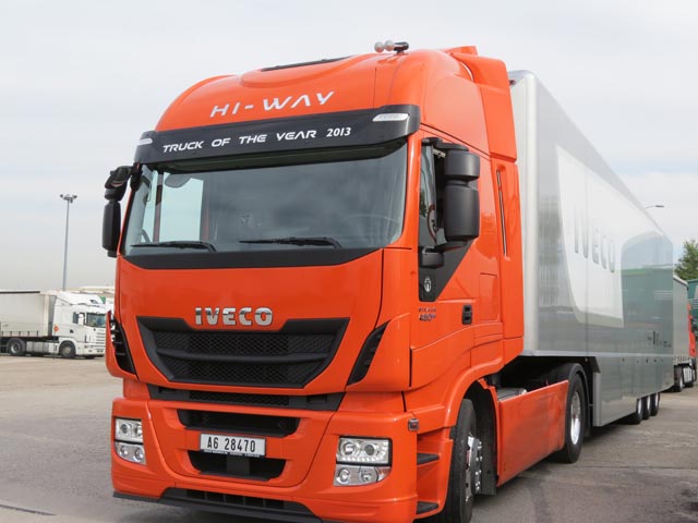 El diseño inclinado del techo alto de la cabina Stralis Hi Way ejerce como alerón aerodinámico.