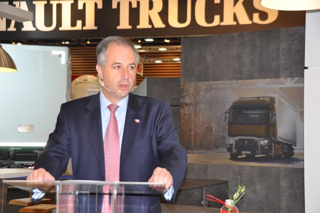 Bruno Blin máximo responsable de Renault Trucks a nivel internacional durante la presentación de los Serie D.