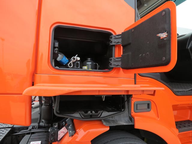 Los cofres de acceso exterior del Iveco Stralis Hi Way.