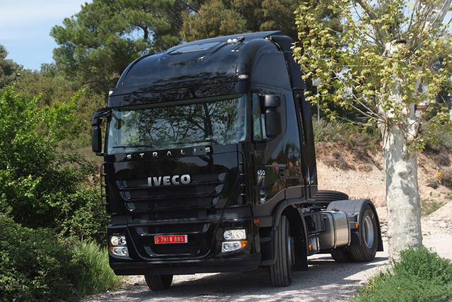 El propio diseño del techo de la cabina Stralis AS actúa como alerón aerodinámico.