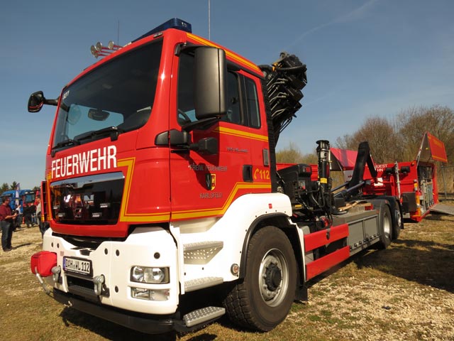 MAN TGS 6X2 con gancho hidráulico perteneciente a un cuerpo de bomberos.