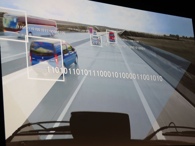 En la autopista inteligente vehículos e infraestructura estarán intercomunicados.