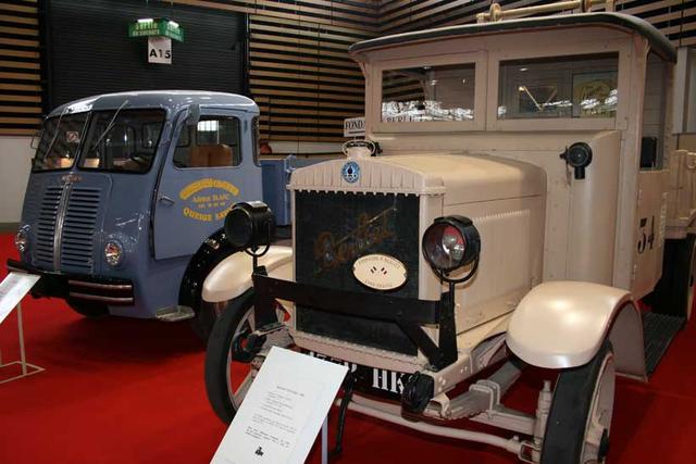 El Berliet CBA y atrás el pequeño GLA para el transporte urbano
