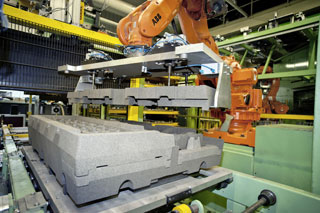 Fase robotizada en los moldes de fundición.
