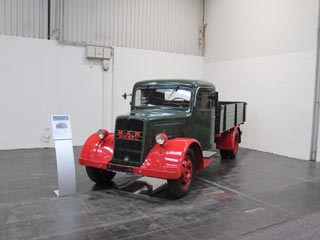 Otro MAN, de los años 40, de sólo 70 CV de potencia máxima.