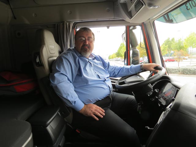 Lo primero que percibimos sentados al volante del Iveco Stralis Hi Way es la mejora en los acabados.