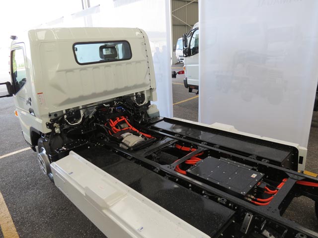 Las baterías y el motor eléctrico sólo pesan 500 kilogramos más que una mecánica diesel.