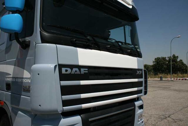 El DAF XF105 se ofrece con motorizaciones Euro 5 y EEV.
